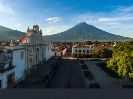 Imagen vibrante de Antigua Guatemala llena de historia y cultura.