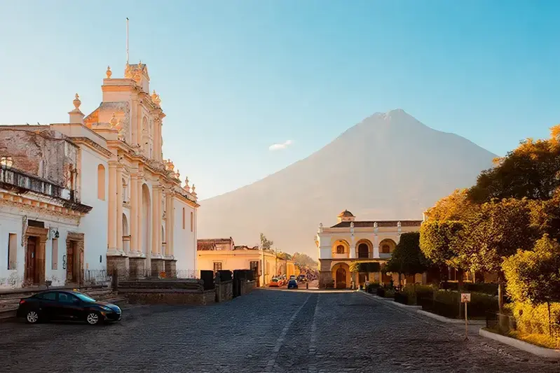 Lugares hermosos en Guatemala mostrando naturaleza y cultura.