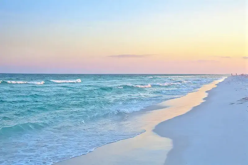 Playas de arena negra en Guatemala, vistas impresionantes y personas disfrutando del sol.