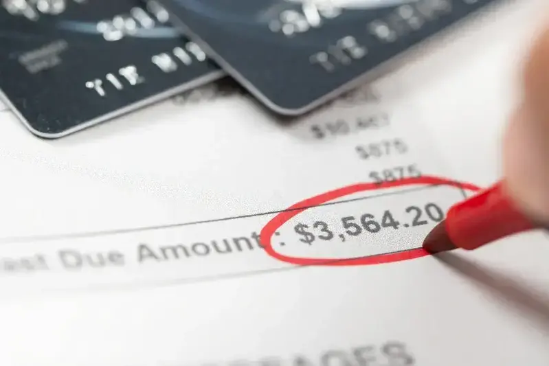 Gráfico de tarifas del transporte público junto a pasajeros de diferentes edades.